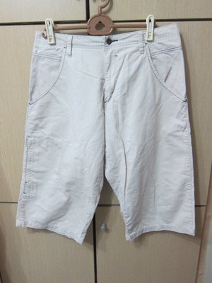 衣市藍~LEVI'S 休閒短褲 (M~卡其白~) (200324)