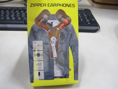 二手舖 NO.5389 Zipper Earphones 拉鍊耳機 kitty存錢筒 玩偶掛飾兩個