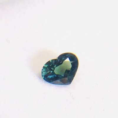 【艾爾莎寶石+】【附證】1.54ct 高淨度！閃亮藍綠色愛心！天然無燒 馬達加斯加藍寶石 Sapphire