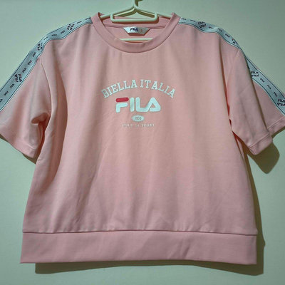 全新~FILA 漂亮粉紅色 領+袖logo 圓領T恤 短版運動衫