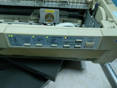 083 （3C）（印表機）（點陣印表機）（大型 ) Epson LQ-2180c 高階零件機 按鈕燈號可運作 未拆機 碳帶鬆壞 蓋有損不影響功能 請自取售出不退