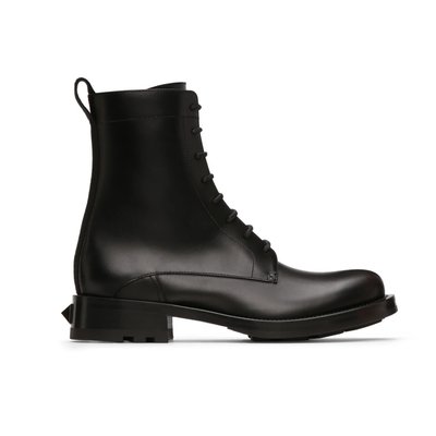 [全新真品代購-S/S22 SALE!] VALENTINO 鉚釘 黑色皮革 靴子 / 短靴 / 軍靴
