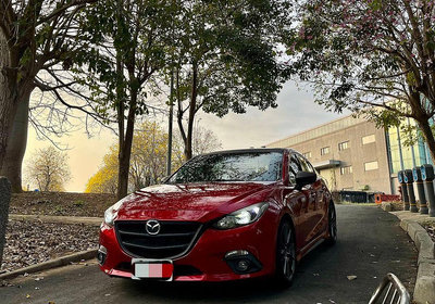 2015年 Mazda 3 魂動紅