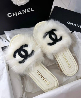 Chanel 香奈兒 真品 爆款 女款 超美涼鞋  98 新，穿過一次 內襯小羊皮 兔毛 毛茸茸 造型 毛毛拖鞋 size36 特價