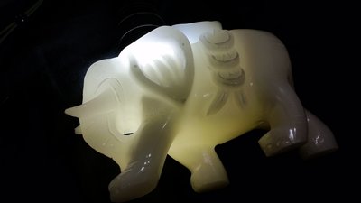 天然漢白玉雕象 大象一對4公斤KG重 進口阿富汗白玉巧雕實心原石 擺飾 新年 聖誕原礦激光柱 玉石水晶鈦晶