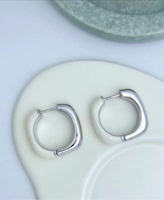 豆豆同款金屬白色琺瑯拼接銀色簡約耳環設計師高級百搭