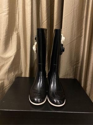 Chanel 2010p 黑色/山茶花飾雨靴