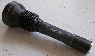 北投區: Trustfire x9 強光LED手電筒 T6 軍規 18650鋰電池  野外 探險 登山 照明