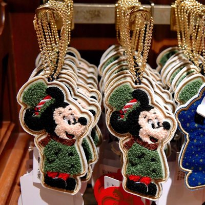Ariel's Wish-日本東京迪士尼聖誕節耶誕限定米奇MICKEY英倫紳士風圍巾徽章別針珠鍊吊飾掛飾品最後一個絕版品