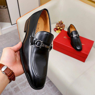 熱銷#FERRAGAMO商務男鞋黑色開珠牛皮鞋
