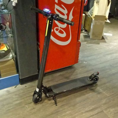 碳纖電動滑板車6.3公斤現貨(新莊米家)