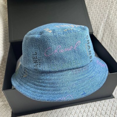 【翰貝格名牌館】全新真品 Chanel 爆款 牛仔藍 水洗 塗鴉 雙C 鐘形帽 漁夫帽 AA8086 M號 現貨