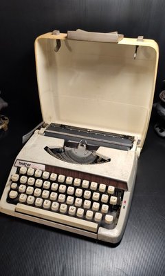 早期古董打字機-Brother Deluxe 900打字機（兄弟牌）日製/古董/老物/擺飾/裝飾/擺件/拍戲/道具/劇組