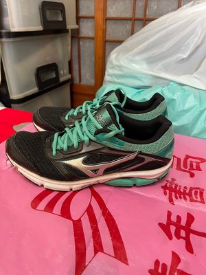 「 二手鞋 」 Mizuno 女版運動休閒鞋 US8.5（黑湖水綠）鐵3-2