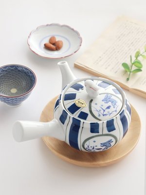 現貨熱銷-日本進口有田燒手繪釉下彩小兔復古陶瓷茶壺側把手日式U形泡茶器