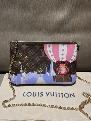⭐自留⭐專櫃正品 LV Louis Vuitton限量 Vivienne小花人圖騰Pochette 雙層小包 斜背包手拿包