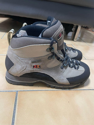 GARMONT 中性款 GTX 大背包健行鞋 (黃金大底 GoreTex 防水透氣 高山健行 登山鞋 9.9成新，男 8號鞋