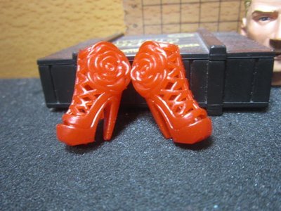 570J7娃娃部門 紅色女用玫瑰造型高跟鞋一雙