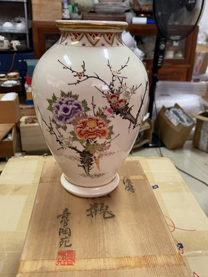 日本回流薩摩燒壽官款花瓶一個，原盒全品，