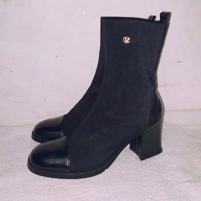 品牌  Giovanni  Valentino  黑色女鞋--高跟圓頭短靴--35號