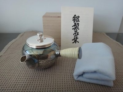 日本銀川堂製  純銀壺   重量約141g