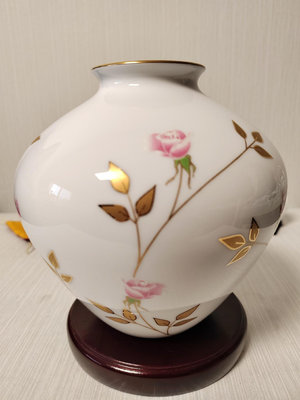 【店主收藏】日本回流 香蘭社白色釉描金粉色玫瑰花花瓶-23388