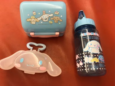 。☆二手☆。日本進口三麗歐Sanrio正品大耳狗可愛小餐盒便當盒置物盒水壺//三件合售