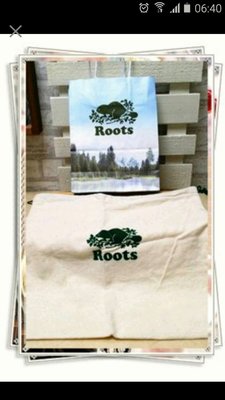 加拿大Roots純棉防塵袋+阿岡崑公園紙袋，純棉防塵袋尺寸:37公分X34公分，紙袋尺寸:36公分X20公分X10公分，
