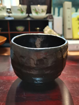 日本帶回，早期黑樂抹茶碗，因為樂茶碗沒有鮮艷的色彩，沒有獨特