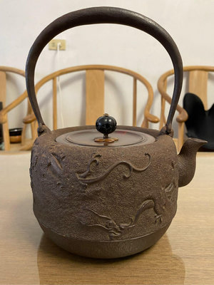 日本老鐵壺砂鐵山形鑄物道安型雲龍紋喜平款昭和時期傳統手工燒型鑄造
