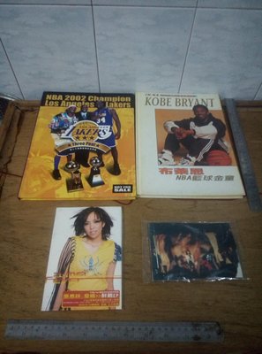 2002年湖人三連霸冠軍特輯一本，籃球巨星布萊恩一本，張惠妹CD一盒，照片一包，共四項一ˊ組，非常希少