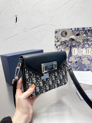 熱款直購#Dior Homme 老花相機包 翻蓋包 單肩斜挎包 側背包 女包 禮物 19 14cm