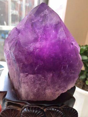 ❤妙玉生花優品購❤純天然紫水晶原石擺件，顏色漂亮晶體通透，表面磨砂原皮