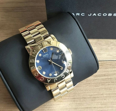 MARC BY MARC JACOBS Amy 藍色錶盤 晶鑽刻度 金色不鏽鋼錶帶 石英 女士手錶 MBM3166