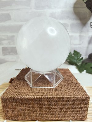 (現貨) 天然冰晶石球 9cm/天然冰洲石球/淨化/消磁 附壓克力底座