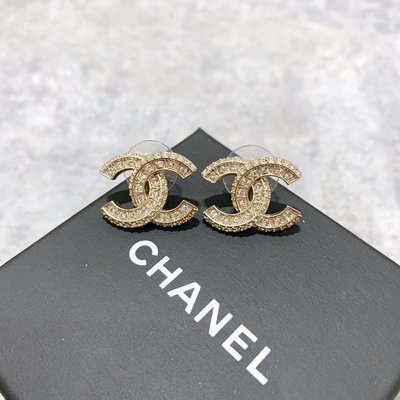 Chanel 耳環 鑲鑽Logo 金色 《精品女王全新＆二手》