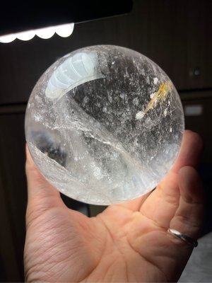 早期收藏老料大尺寸頂級純淨白水晶共生黃膠花雪景X紋意象白水晶球擺件淨化磁場平衡脈輪可供佛穩定情緒增加正能量-11.5公分