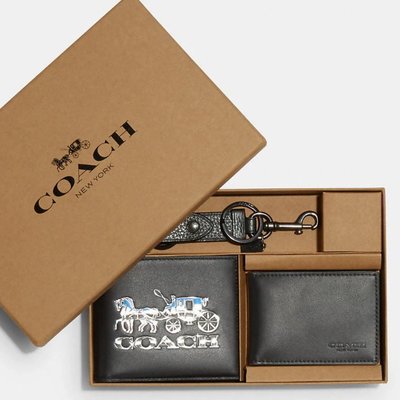 【美麗小舖】COACH C7018 黑色 大馬車壓印真皮 短夾 皮夾 錢包 男夾 卡片夾 鑰匙圈禮盒組-全新真品現貨在台