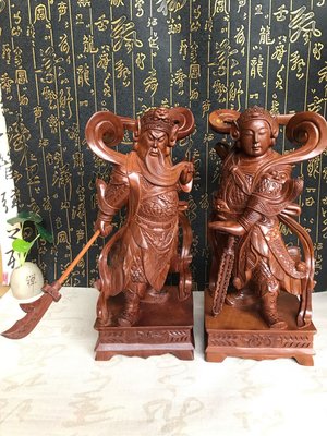 天然紅豆杉門神擺件 供奉左右護法神像工藝品木雕擺件一對