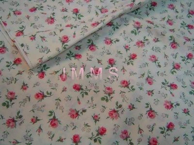 【傑美屋縫紉之家】日本MON CHERI棉布PRINCESSE玫瑰小花系列米白底色紅粉小玫瑰花D1530110112