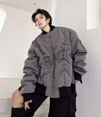【H.BANDWAGON】必須人手一件萬年不敗時髦個性拉鍊褶皺設計棒球領拼接寬鬆夾克外套 棒球外套 飛行外套