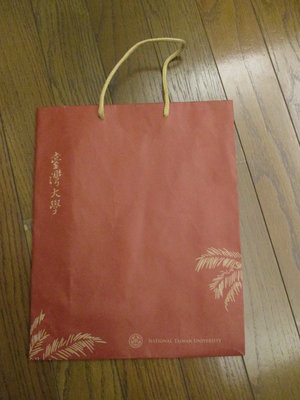 NTU 紙袋 禮物袋 國立台灣大學 台大紀念品 酒紅色