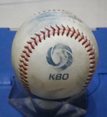 棒球天地--全台唯一---南韓職棒 KBO 比賽球.可簽王維中