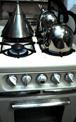 絕版品 ALESSI 9091 雙音琴壺 水壺 義大利製 絕版品 2公升 銅平底 或 銅凹底 絕版品--非現專櫃所賣的十字 不銹鋼底壺 二手老