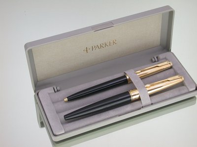 僅剩一對全新庫藏 英國製 古董PARKER派克45型黑桿K金筆蓋鋼筆10K.F尖或XF尖+原子筆