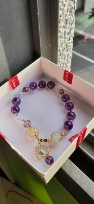 Crystal Jewelry 施華洛士奇紫水晶手鏈，特價1000元含運費。