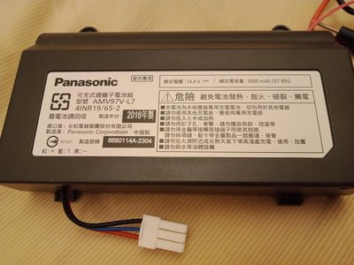 大媽桂二手屋，故障 Panasonic 國際牌掃地機器人 原廠鋰電池，便宜賣，歡迎高手維修改裝，型號：AMV97V-L7，電壓14.4V，電容量 3900mAh