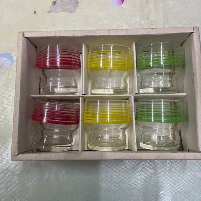 值得收藏台灣製造早期順隆玻璃公司出品玻璃杯/6入玻璃杯/造型玻璃杯/3色6入玻離杯/2紅2黃2綠（6入1組）