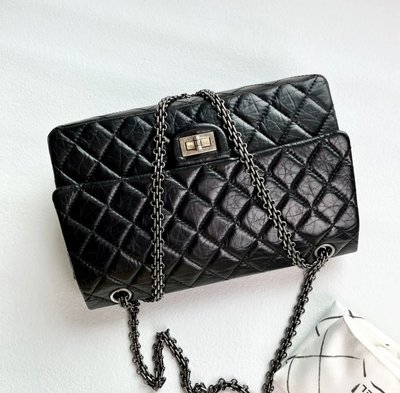 Chanel 經典包 近新閒置品收藏 香奈兒  黑色 復刻銀鍊 牛皮2.55。 size 31 jumbo包
