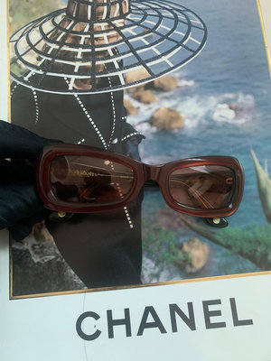 現貨 Chanel vintage 紫色墨鏡～很特別的款式